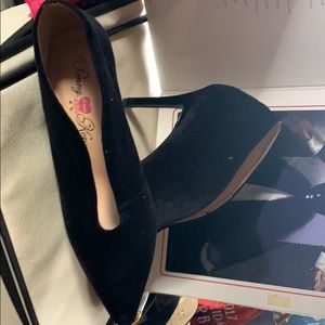 Penny loves Kenny!! Lovely warn twice